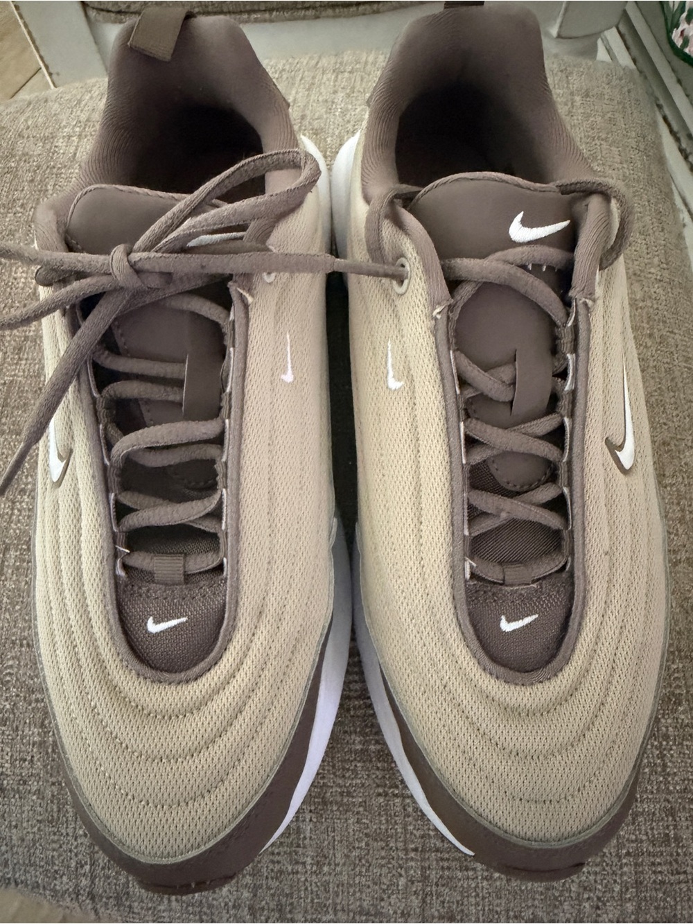 Nike Men’s Brown and Beige Mesh Sneakers